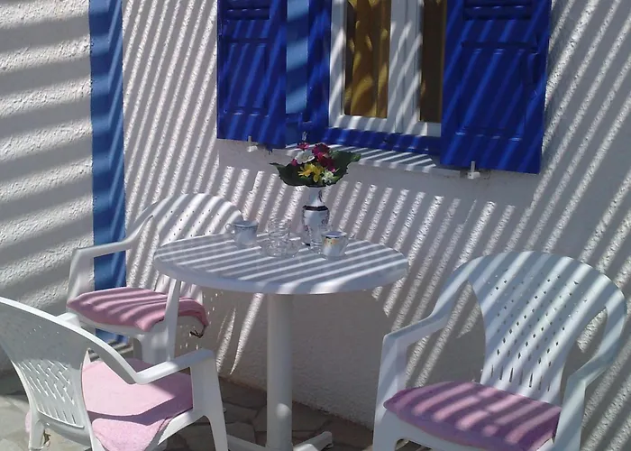 Darzenta Athina Perivolos (Santorini)